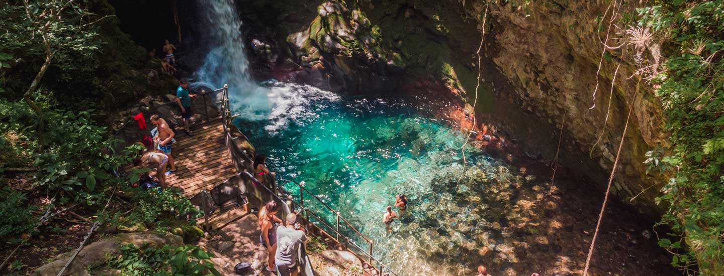 Visit the Oropéndula Waterfall